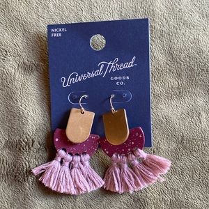NWT Universal Thread Earrings